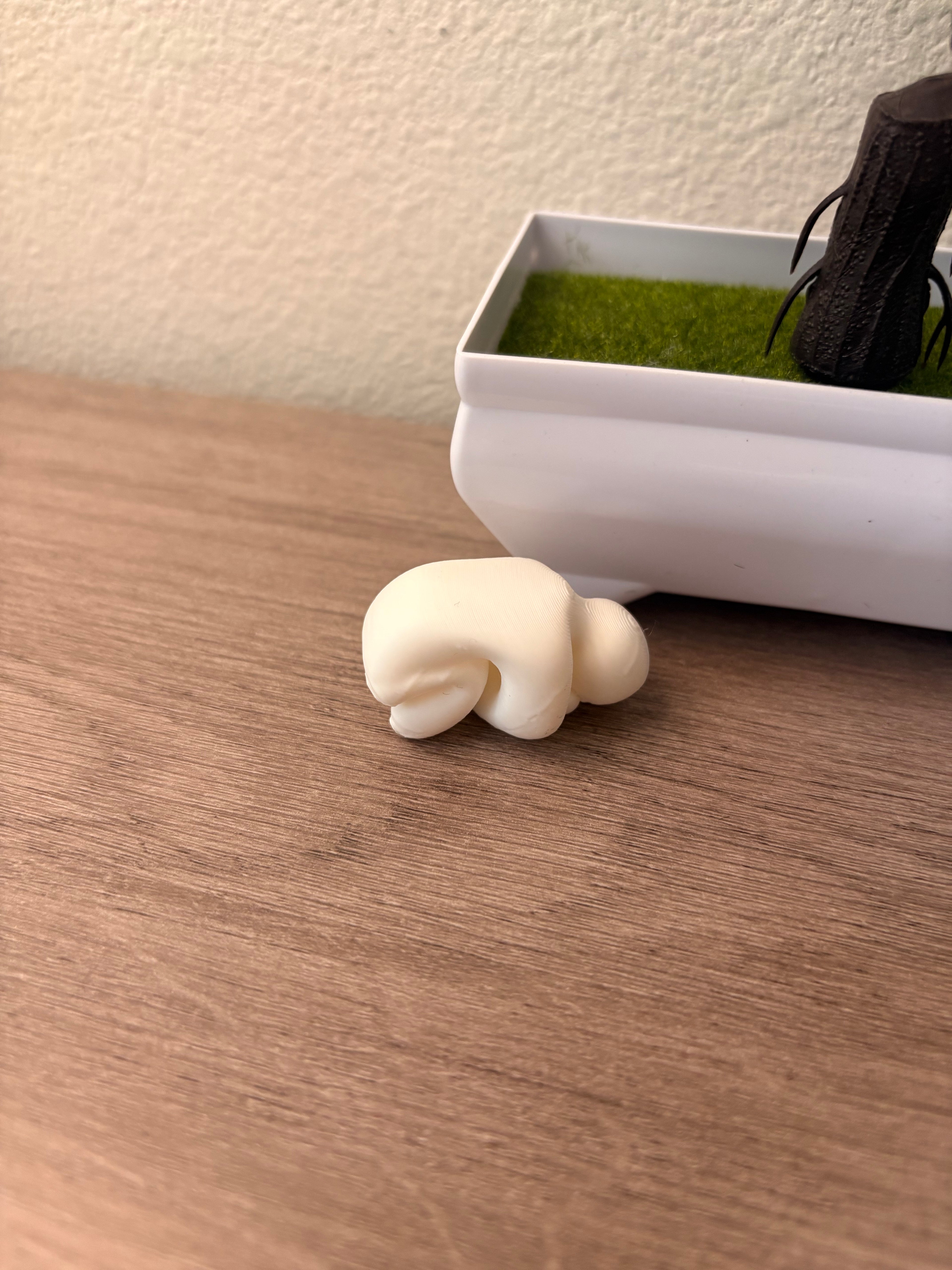 "Tucked-In" Chameleon Mini-Fig