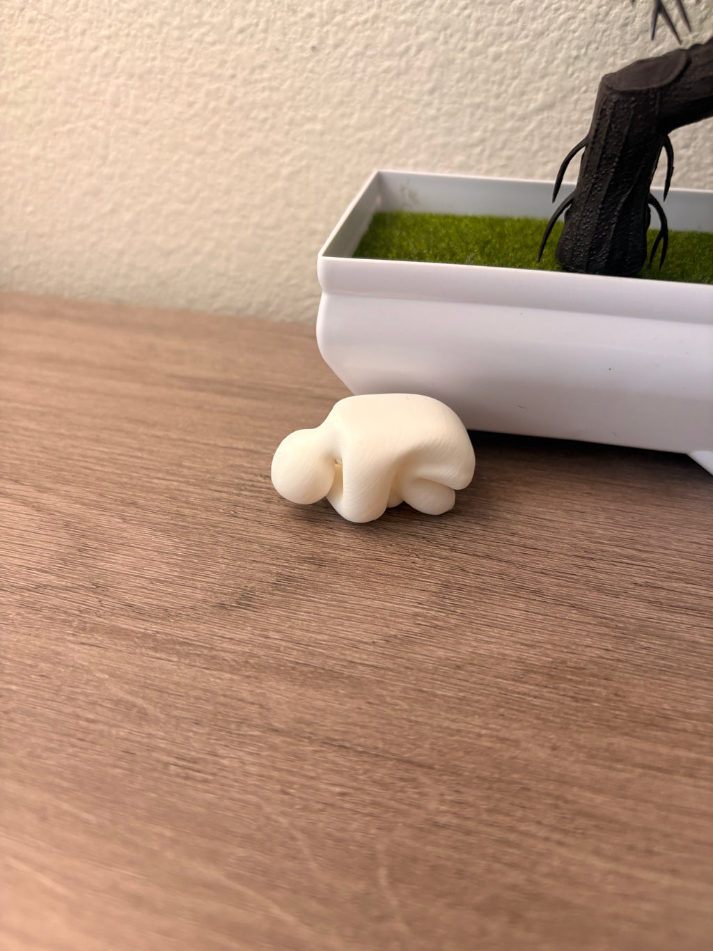 "Tucked-In" Chameleon Mini-Fig